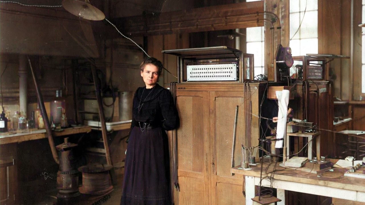 MARIE CURIE, LA DONNA CHE CAMBIÒ LA SCIENZA